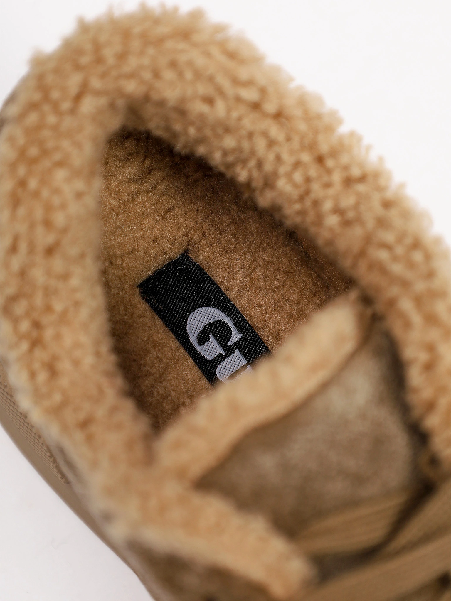 Кроссовки утепленные цвета хаки на средней платформе